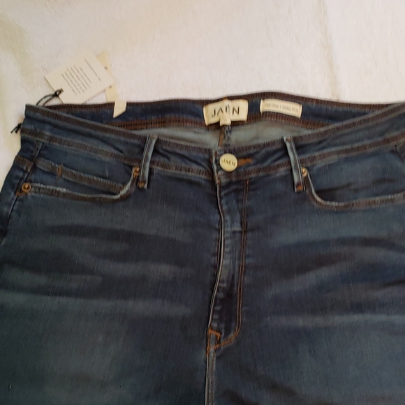 Jaen Ashley Jeans - Picture 2 of 4